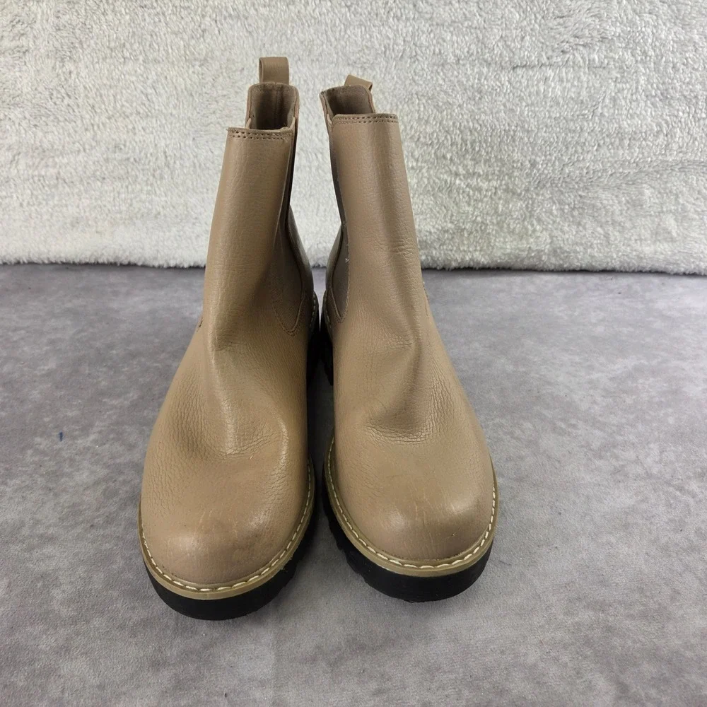 Universal Thread Womens Tan Beige Chelsea Ankle Boots Lug Sole Size 8.5 S2152